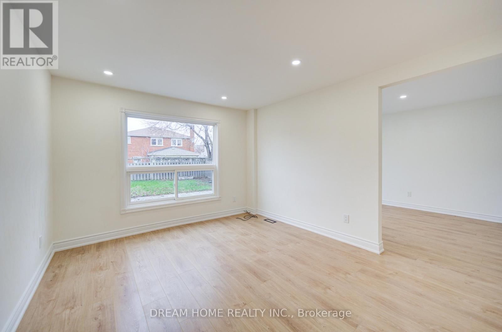 10 KAREN MILES CRESCENT Image 3