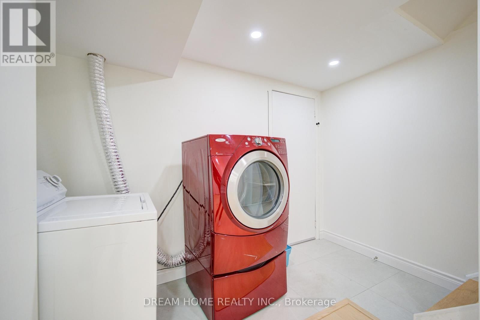 10 KAREN MILES CRESCENT Image 31