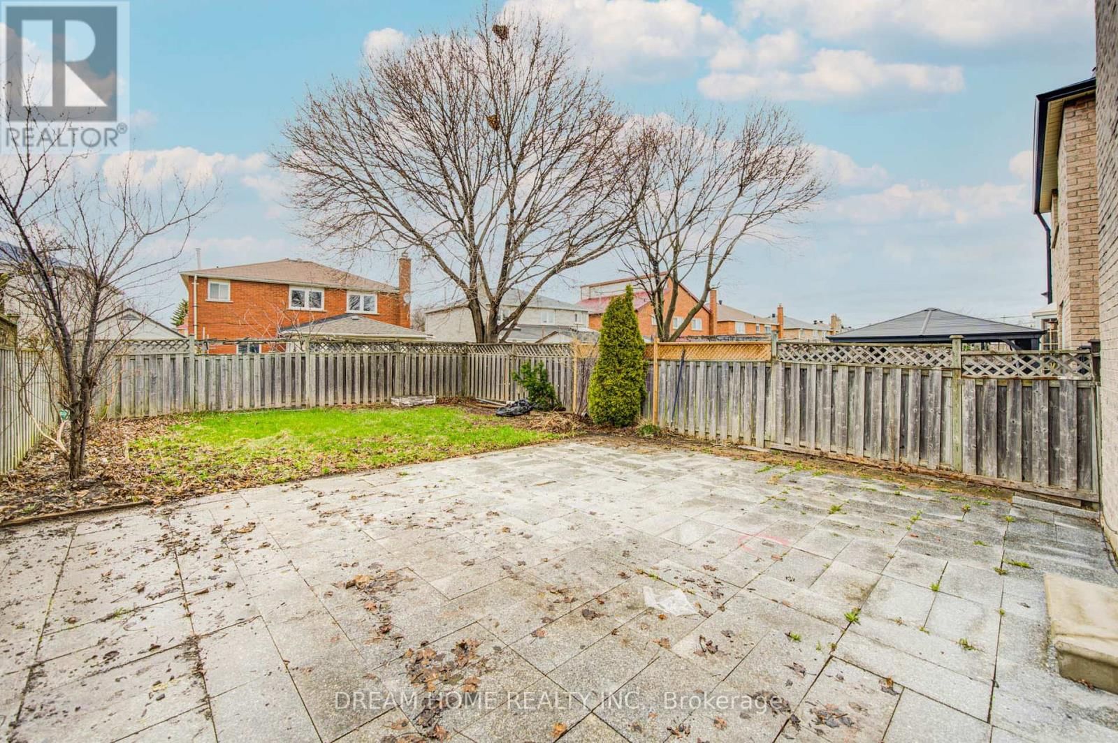 10 KAREN MILES CRESCENT Image 32