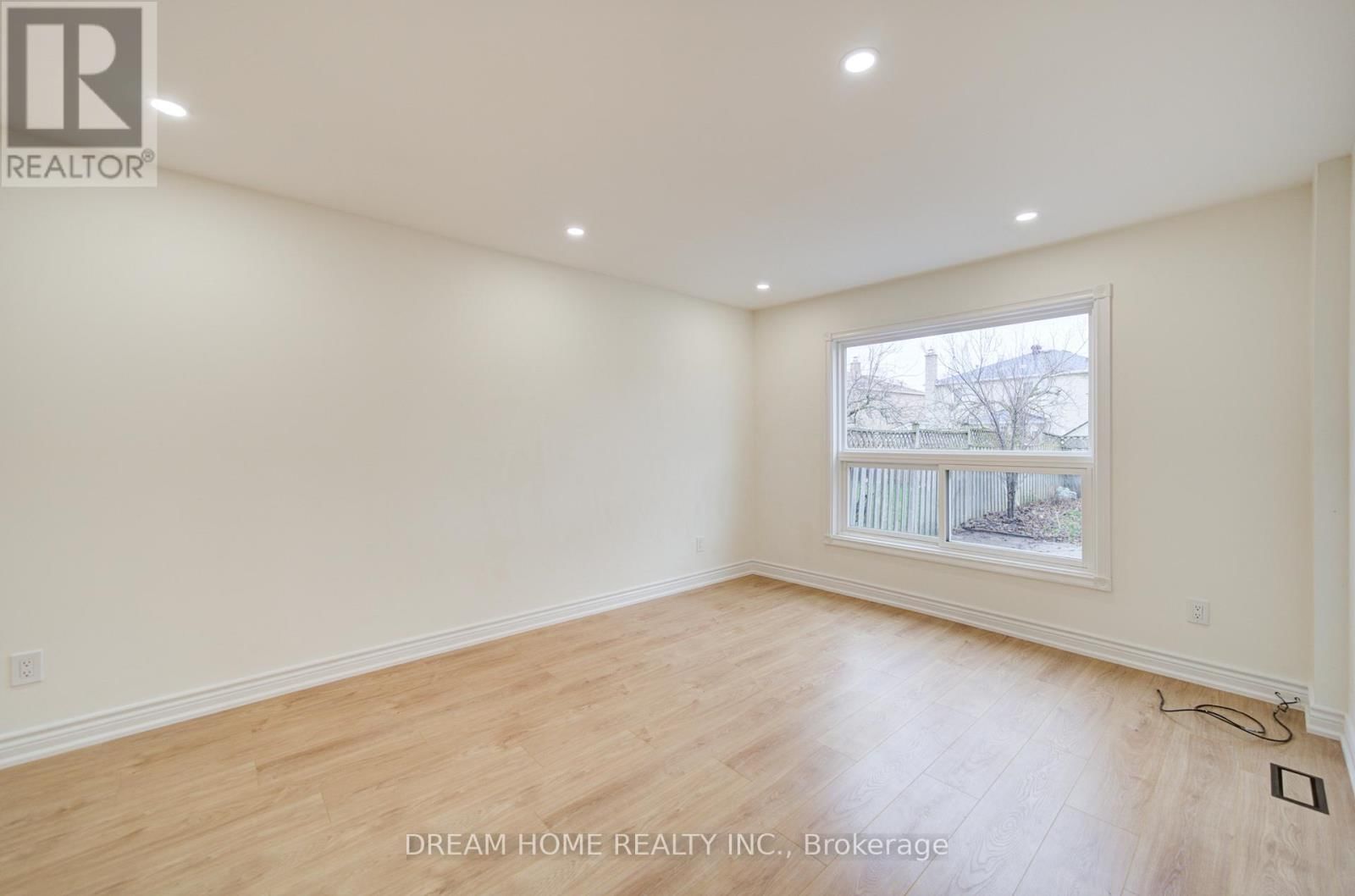 10 KAREN MILES CRESCENT Image 4