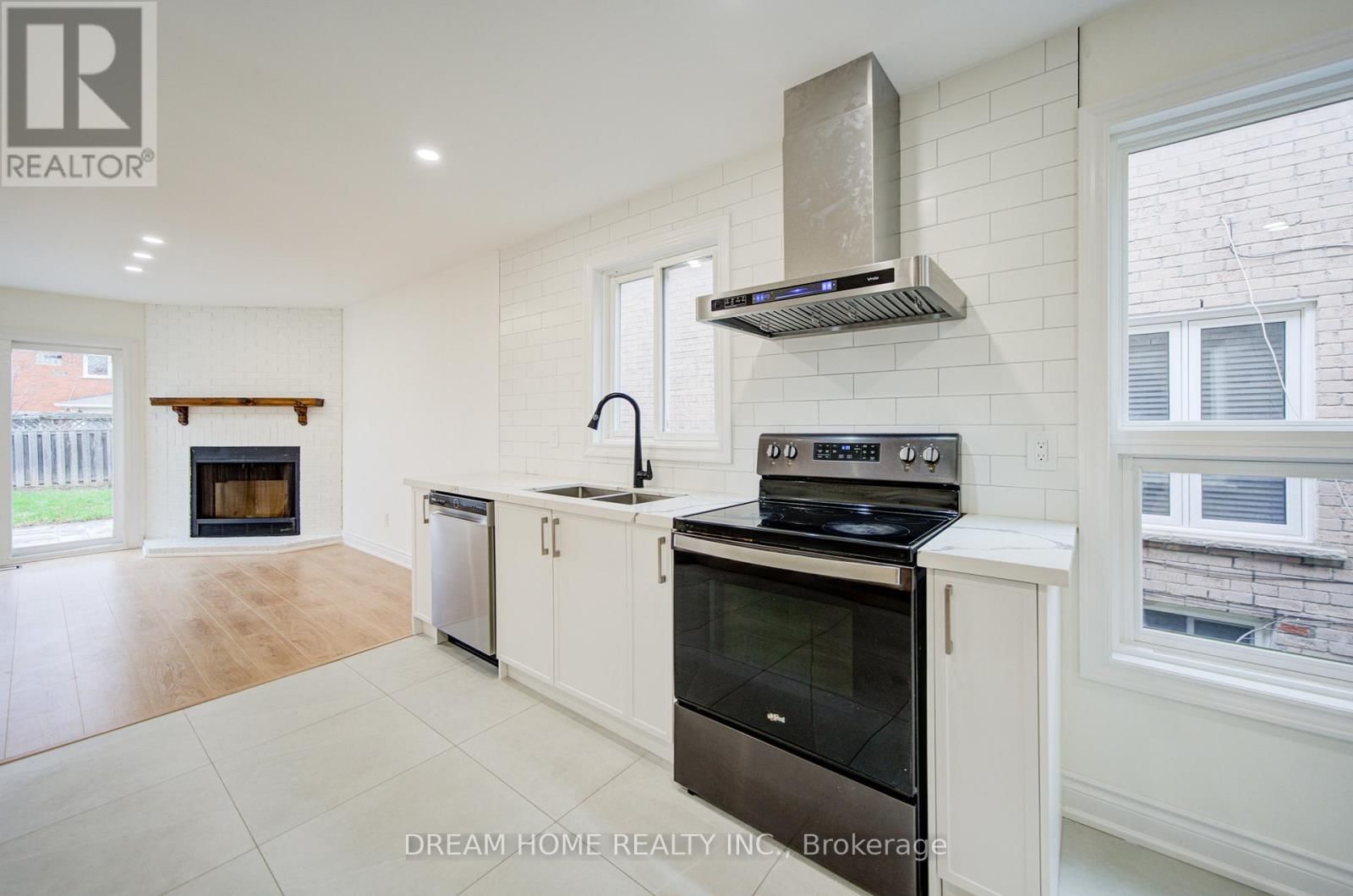 10 KAREN MILES CRESCENT Image 7