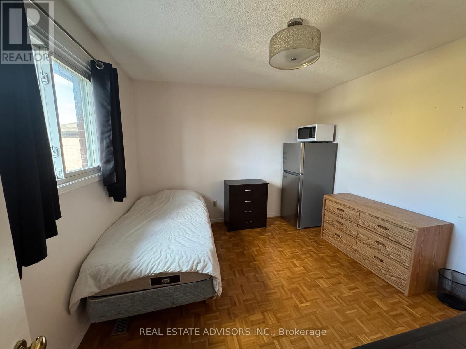 103 BELMONT CRESCENT Image 4