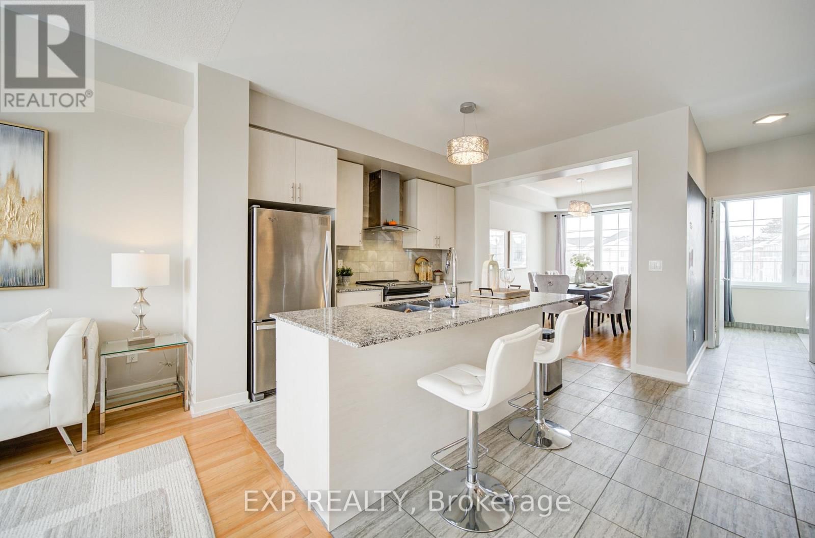 10616 BATHURST STREET Image 15