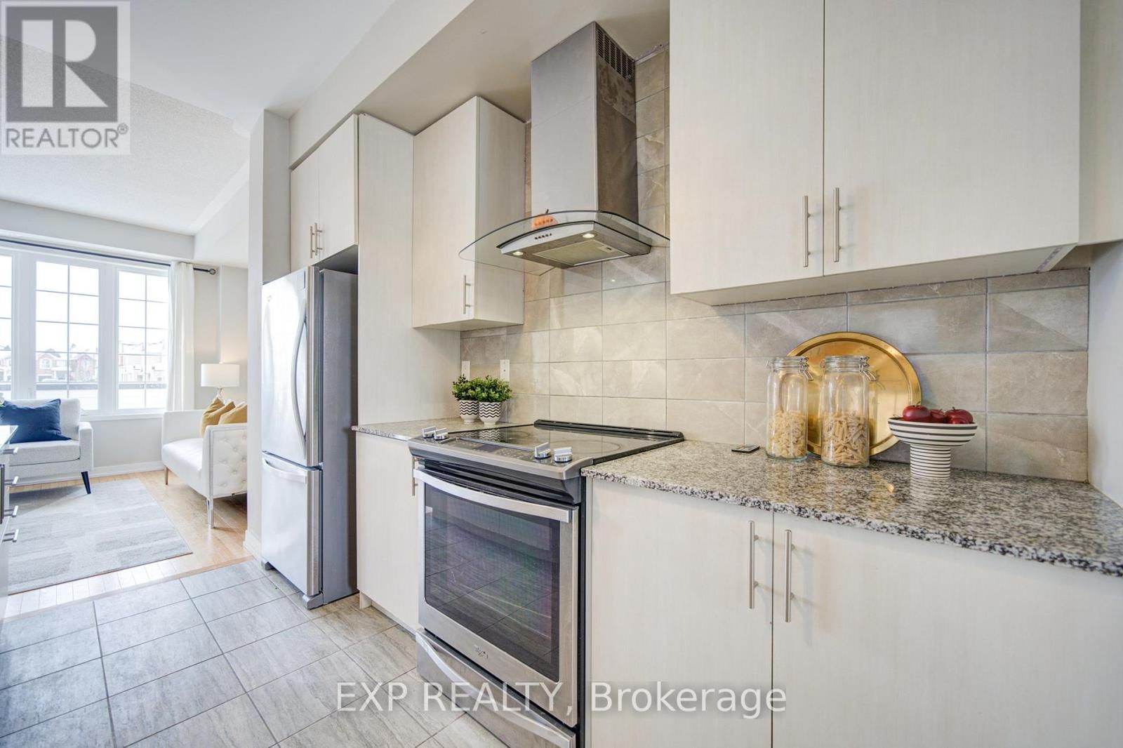 10616 BATHURST STREET Image 16