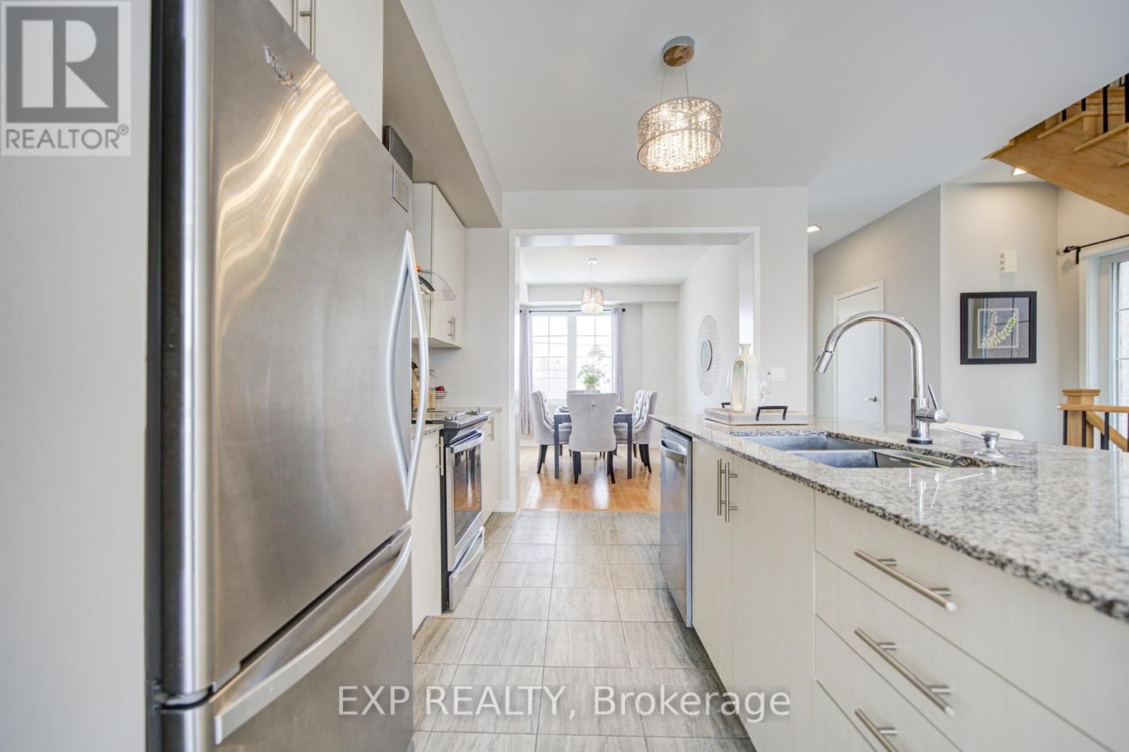 10616 BATHURST STREET Image 17