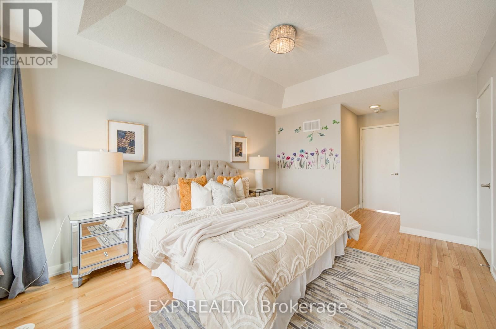 10616 BATHURST STREET Image 32