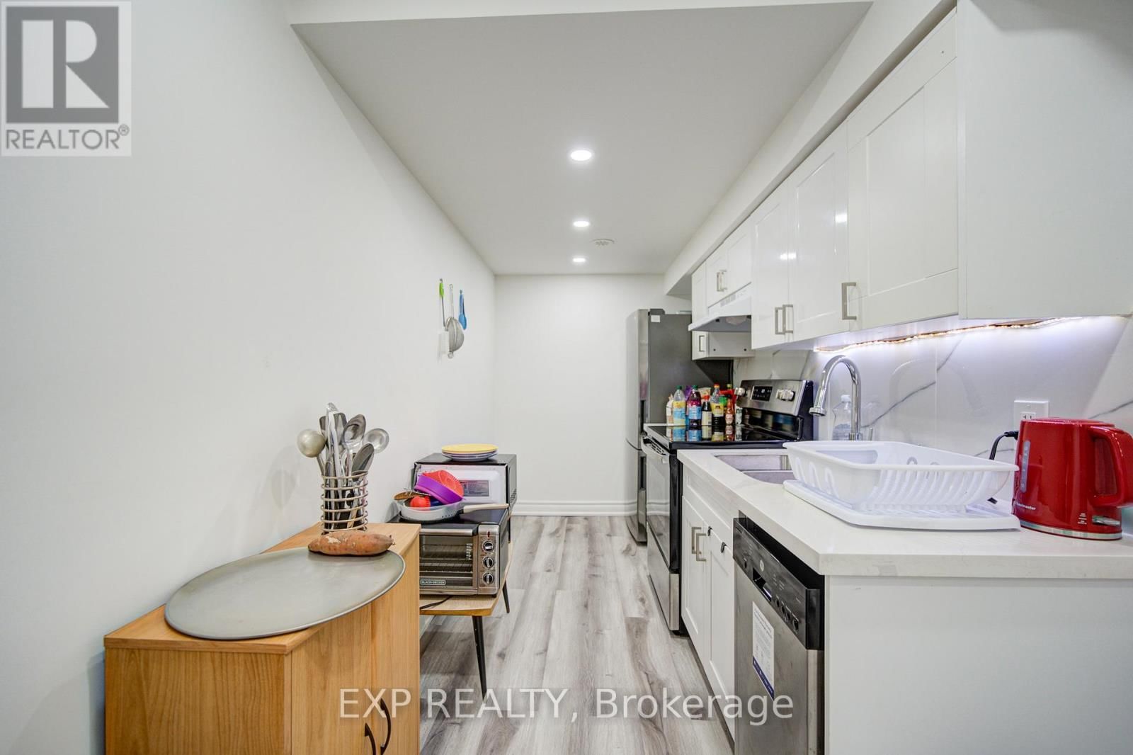 10616 BATHURST STREET Image 36