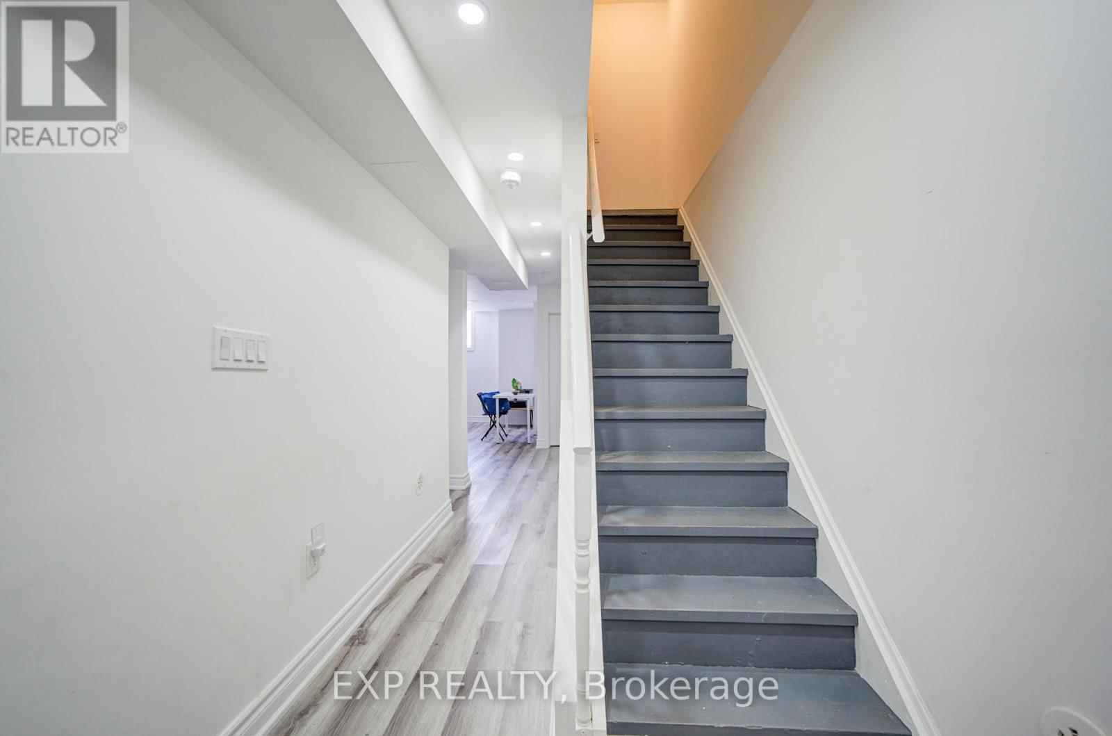 10616 BATHURST STREET Image 37