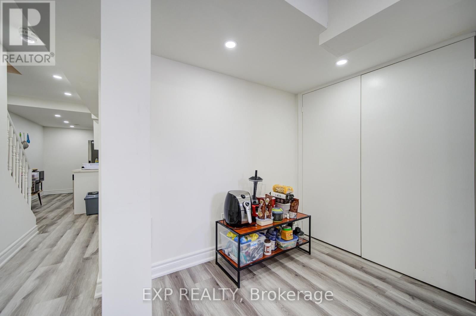 10616 BATHURST STREET Image 39