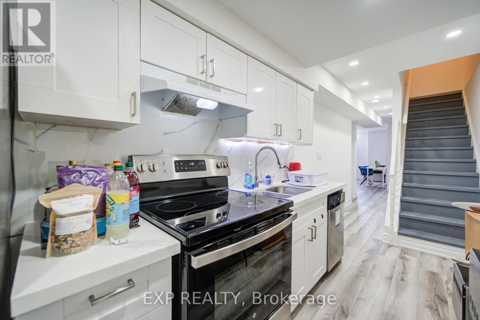 10616 BATHURST STREET Image 41