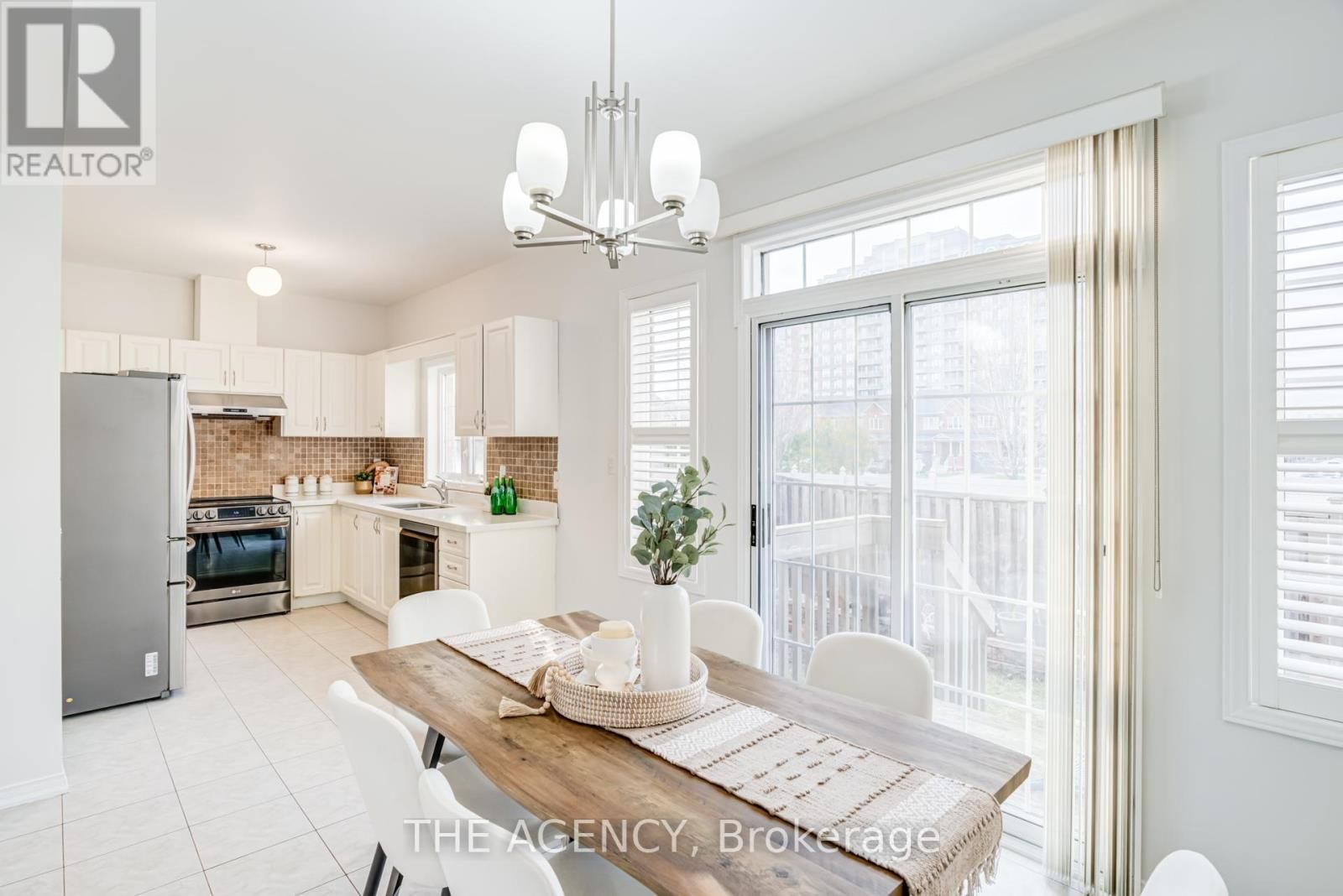 6 LEVELLANDS CRESCENT Image 12