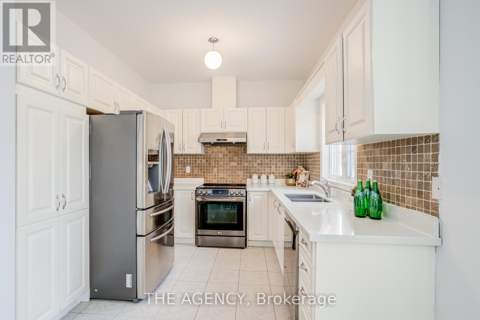 6 LEVELLANDS CRESCENT Image 13