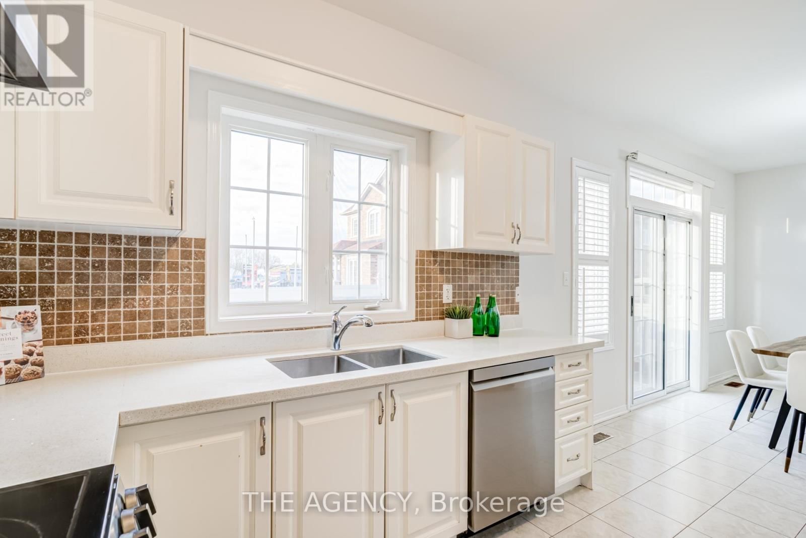 6 LEVELLANDS CRESCENT Image 15