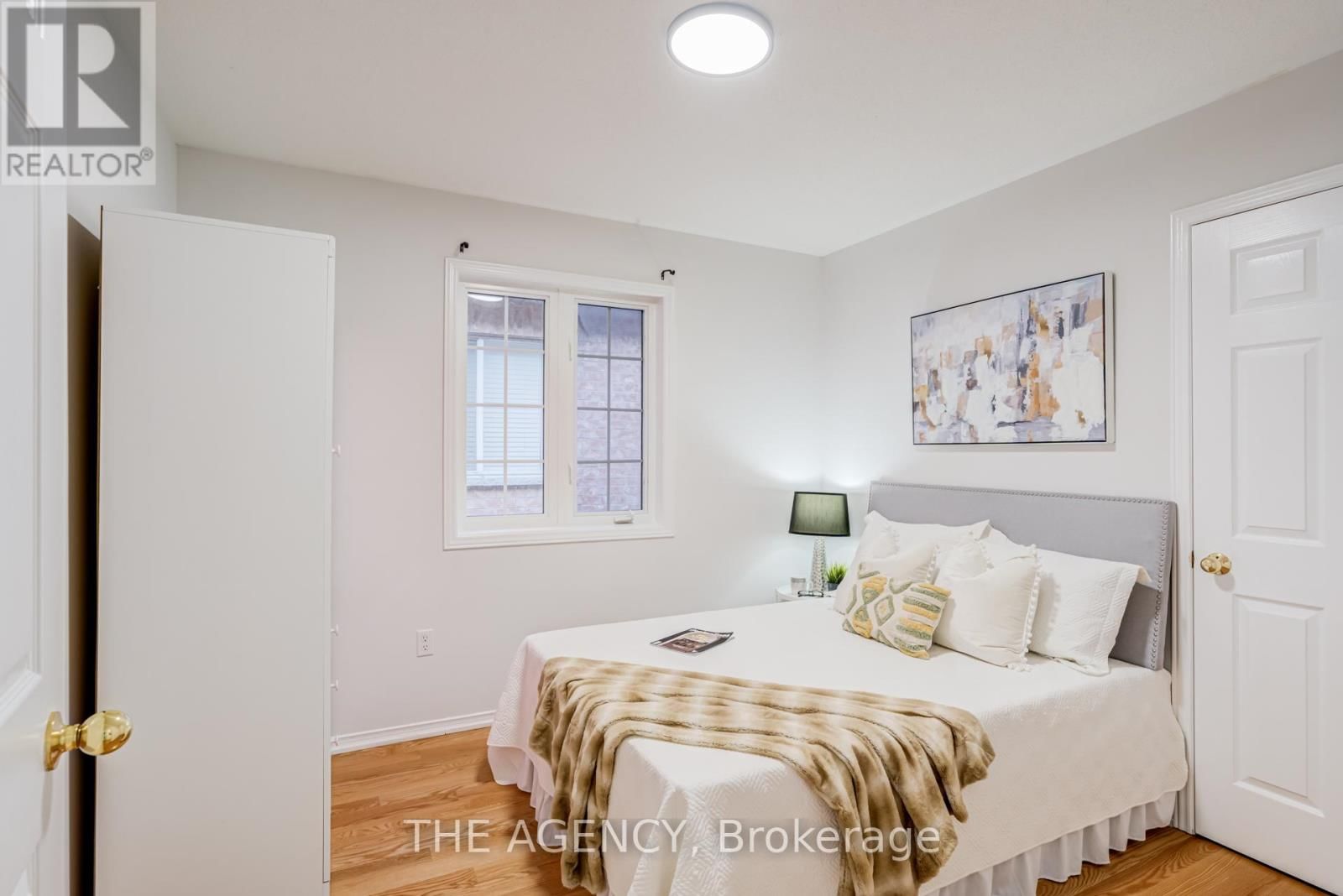 6 LEVELLANDS CRESCENT Image 24