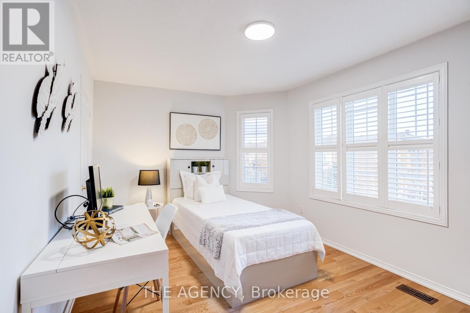 6 LEVELLANDS CRESCENT Image 26