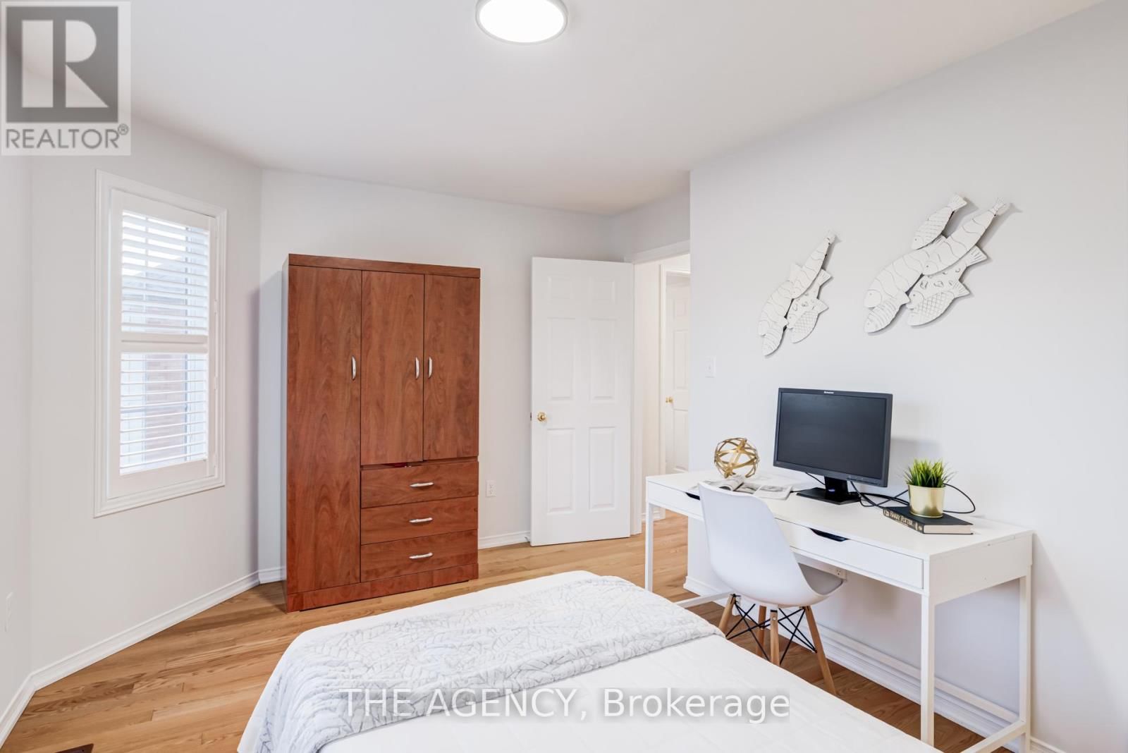 6 LEVELLANDS CRESCENT Image 27