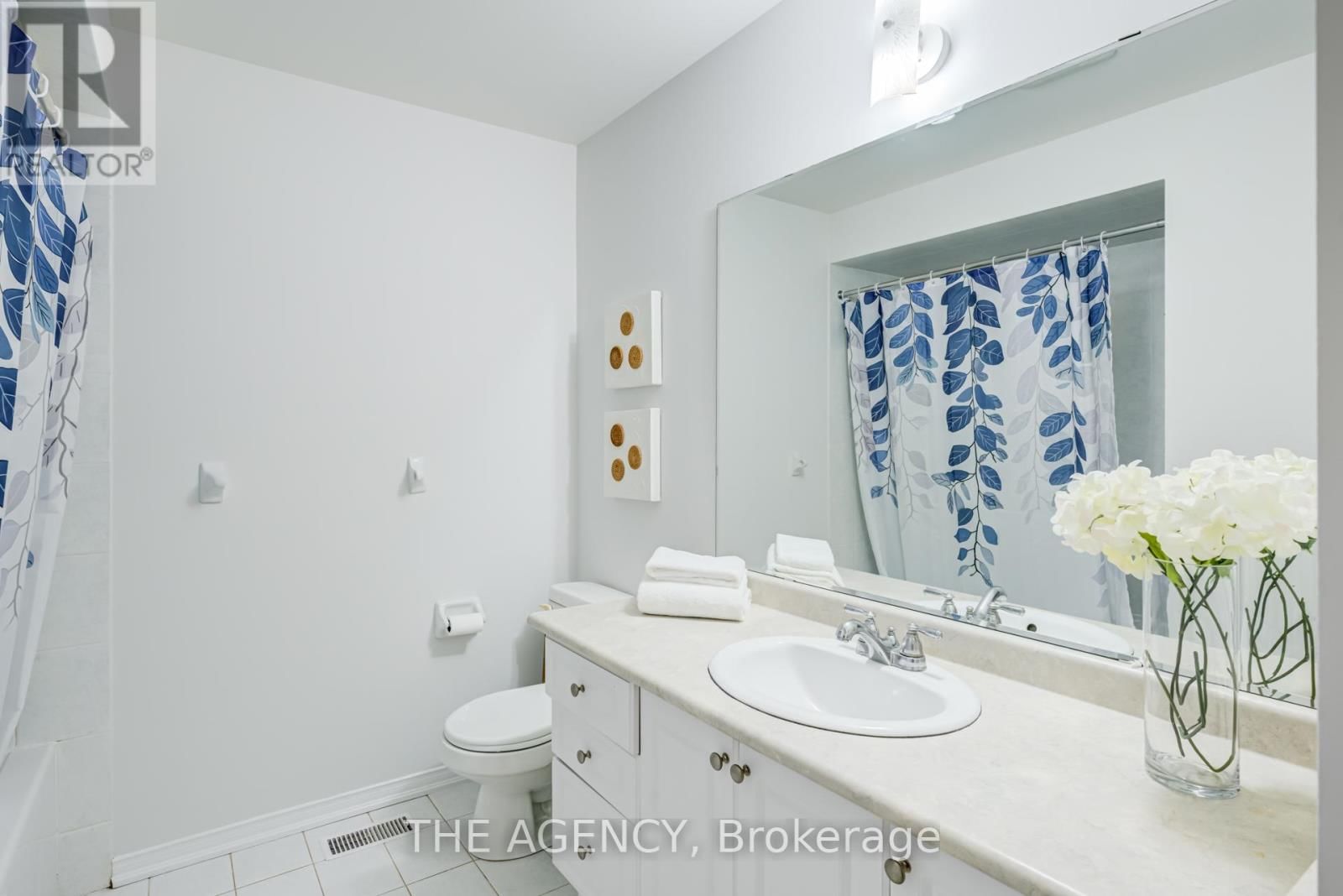 6 LEVELLANDS CRESCENT Image 30