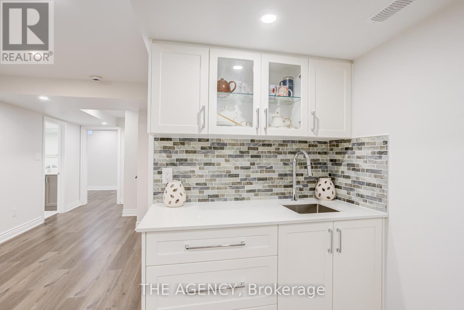 6 LEVELLANDS CRESCENT Image 36