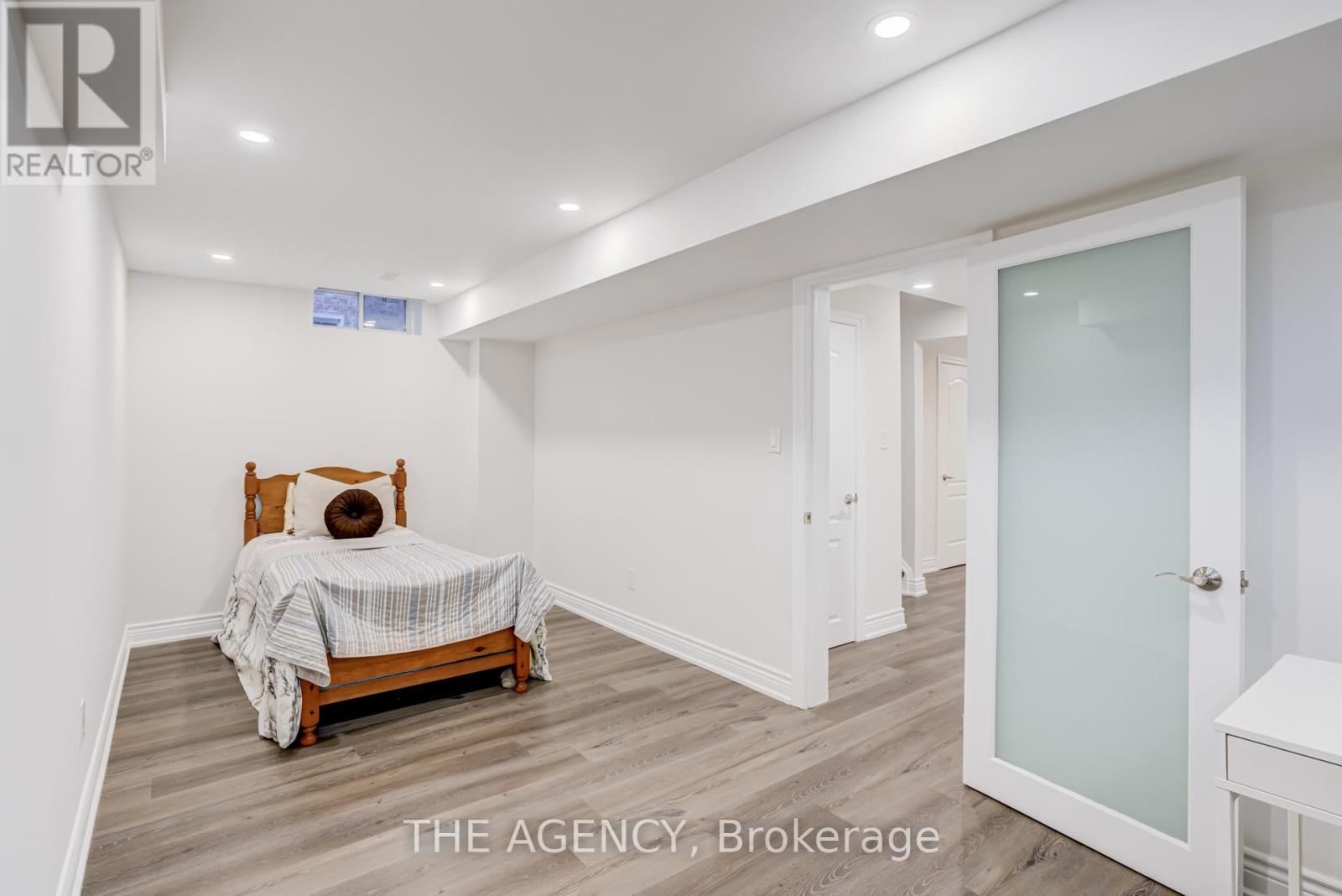 6 LEVELLANDS CRESCENT Image 37