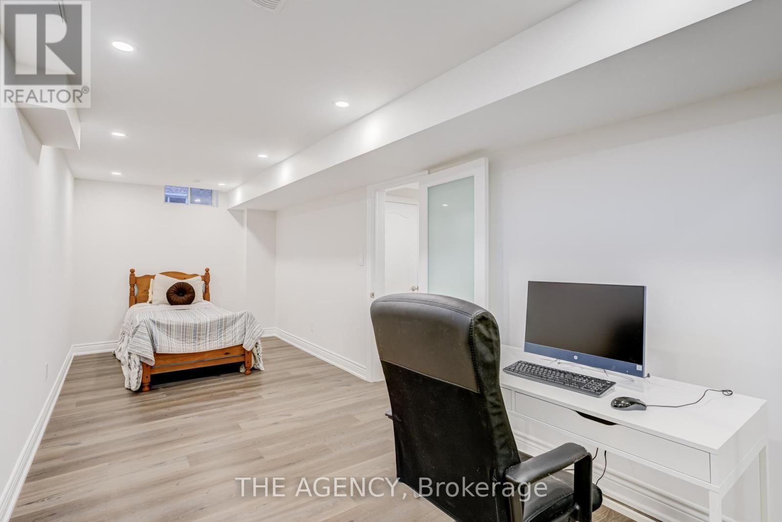 6 LEVELLANDS CRESCENT Image 38