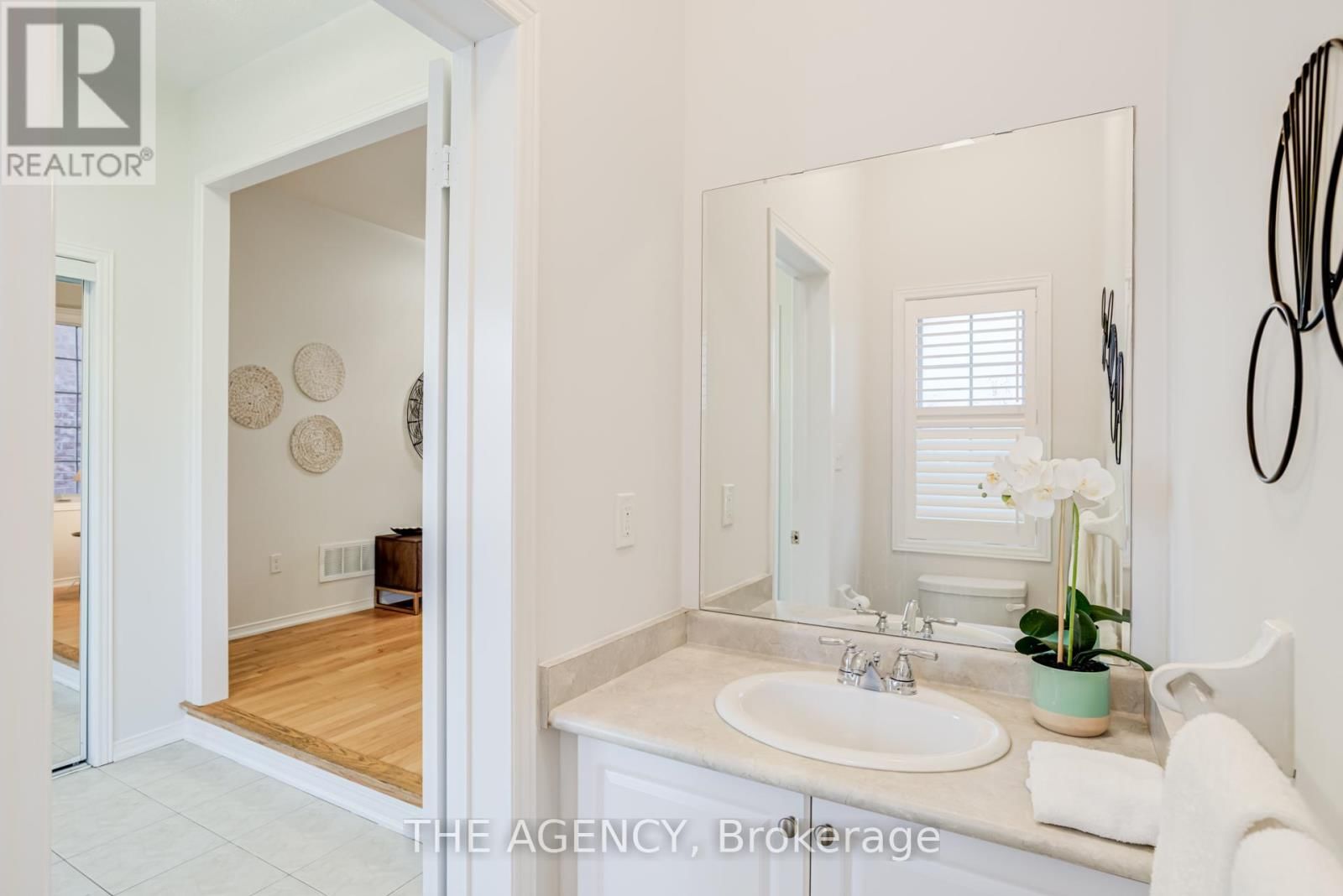 6 LEVELLANDS CRESCENT Image 4