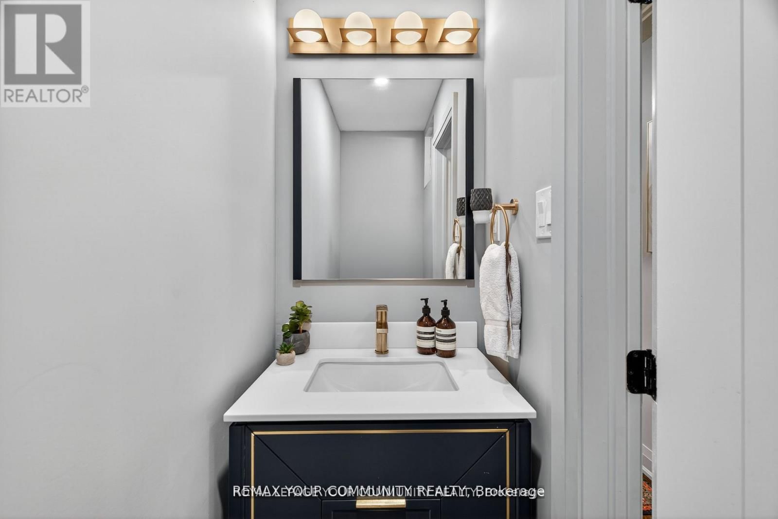 105 ORCHARD HEIGHTS BOULEVARD Image 12