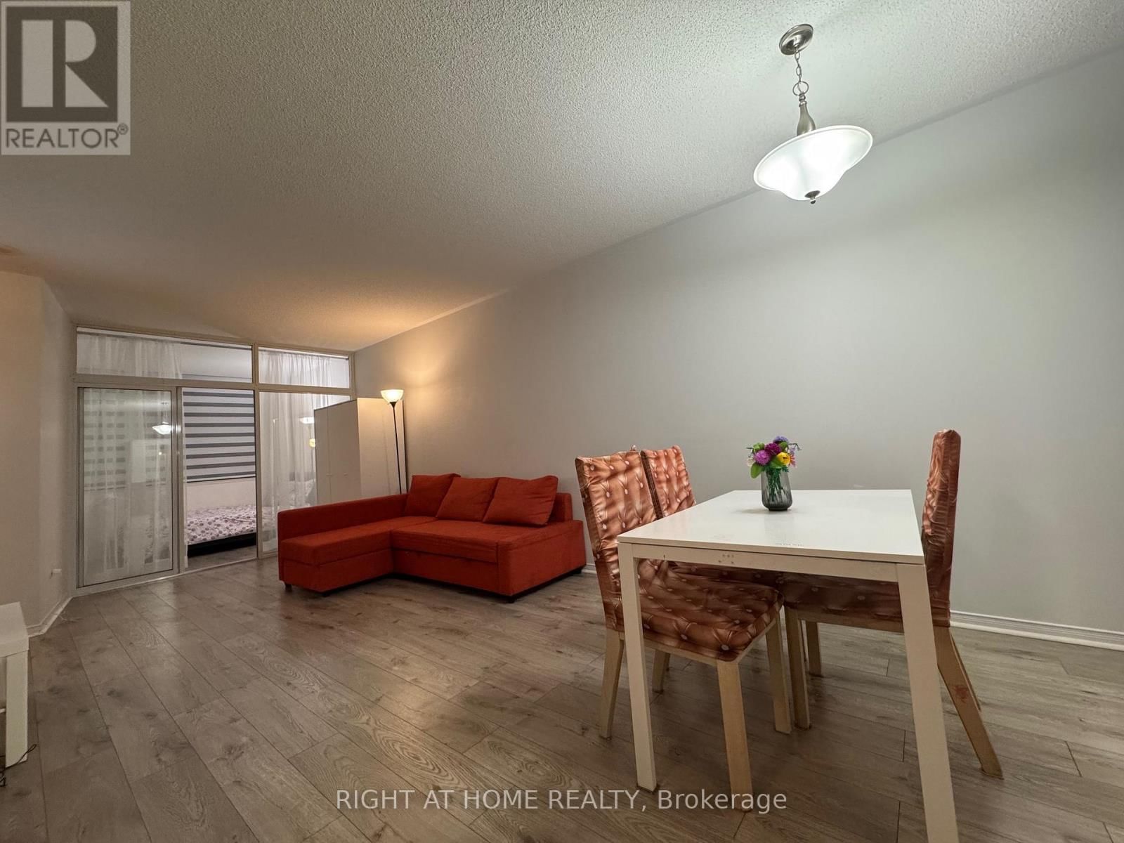 212 - 7378 YONGE STREET Image 3