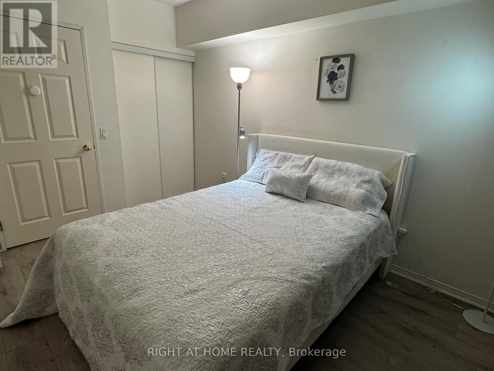 212 - 7378 YONGE STREET Image 5