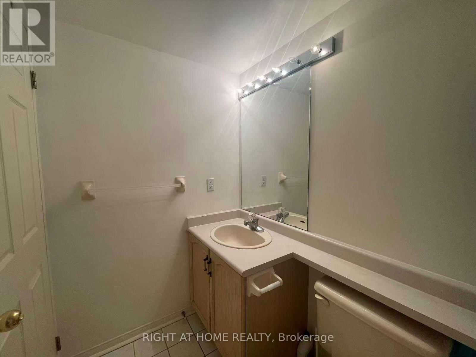 212 - 7378 YONGE STREET Image 7