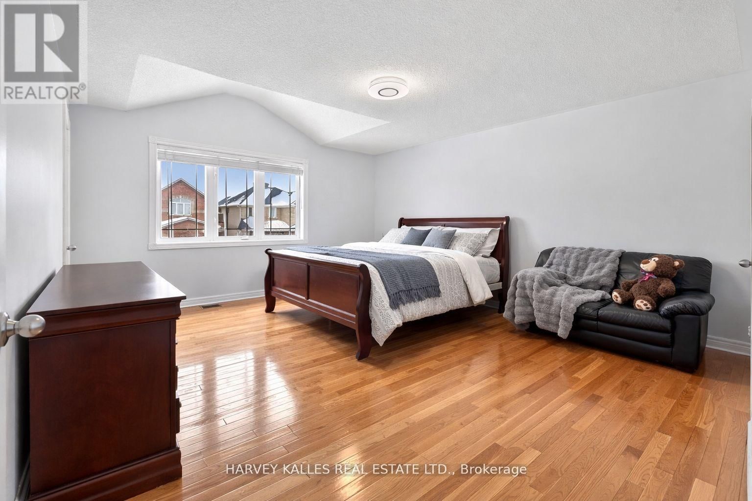 60 WOLFSON CRESCENT Image 27