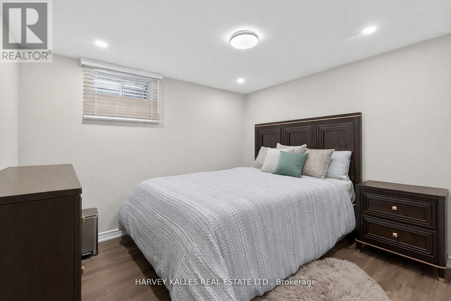 60 WOLFSON CRESCENT Image 32