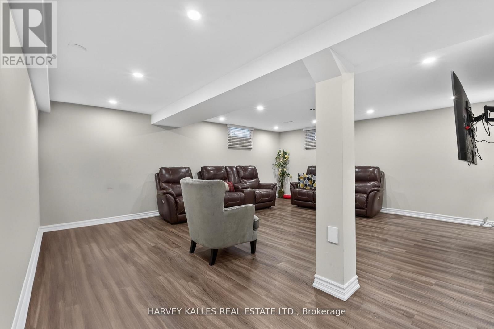 60 WOLFSON CRESCENT Image 34