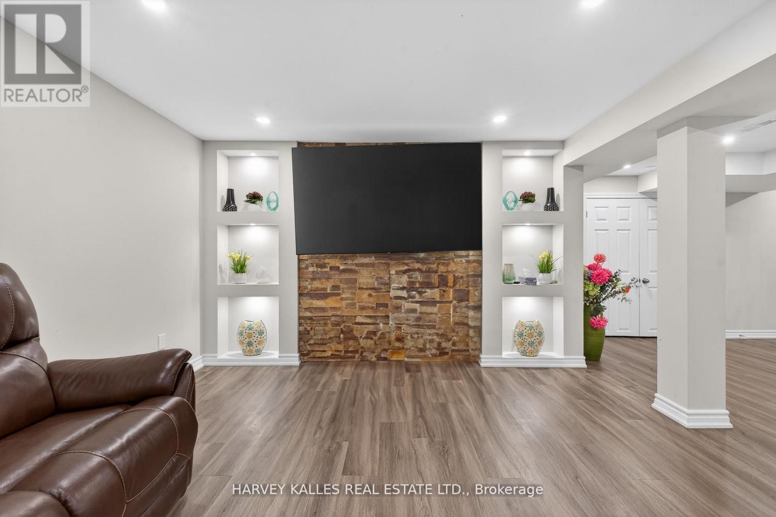 60 WOLFSON CRESCENT Image 37