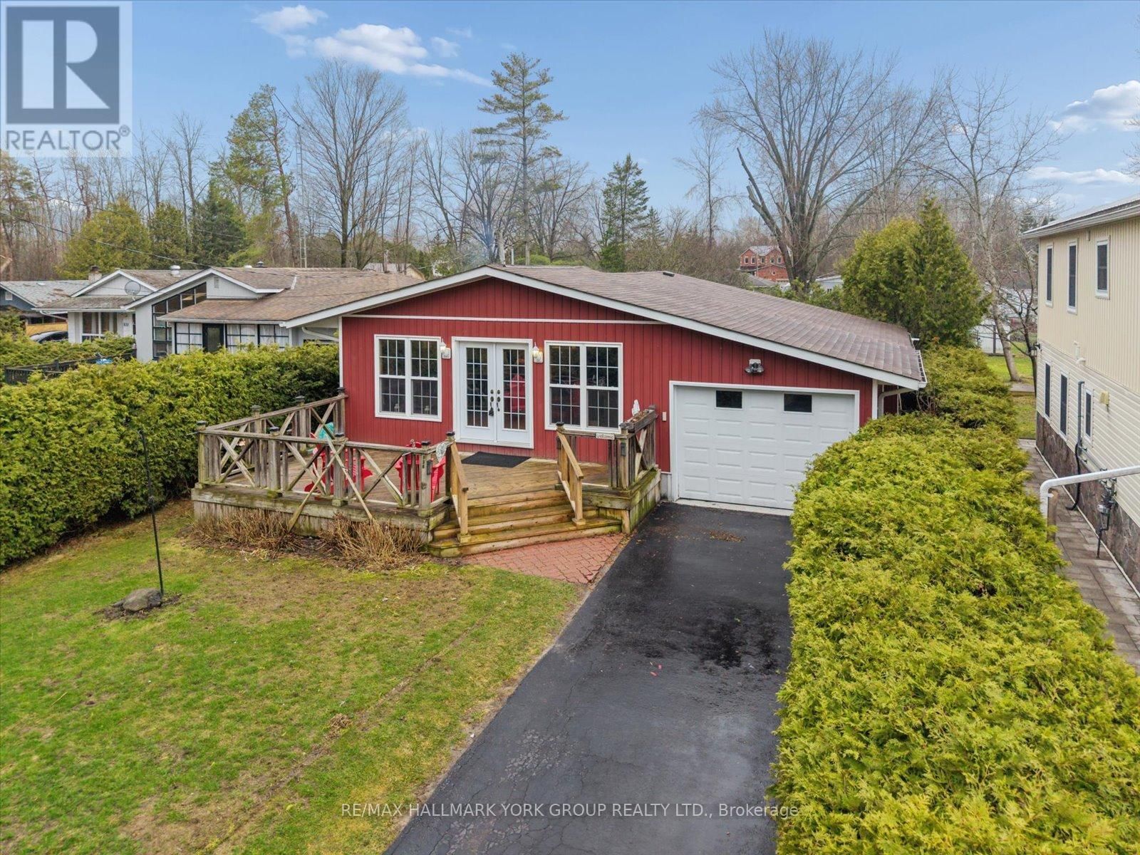 836 CRESCENT BEACH ROAD Image 1