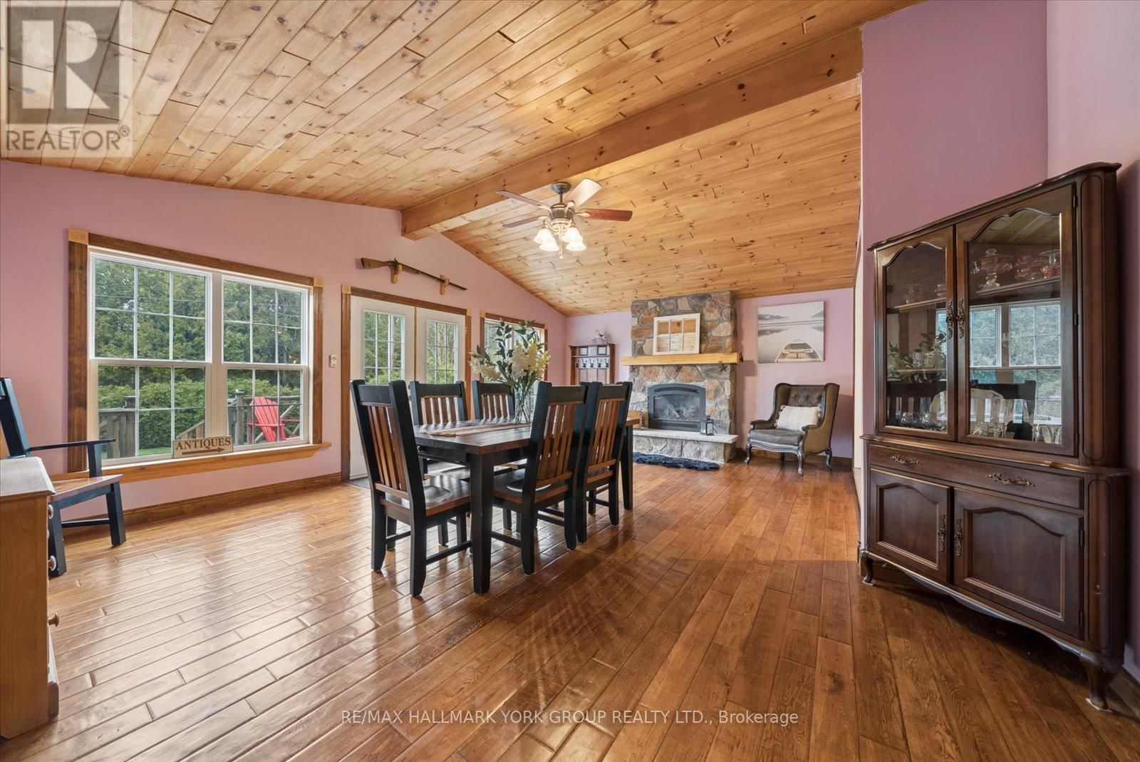 836 CRESCENT BEACH ROAD Image 10