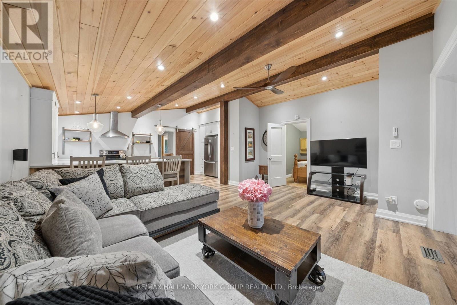 836 CRESCENT BEACH ROAD Image 12