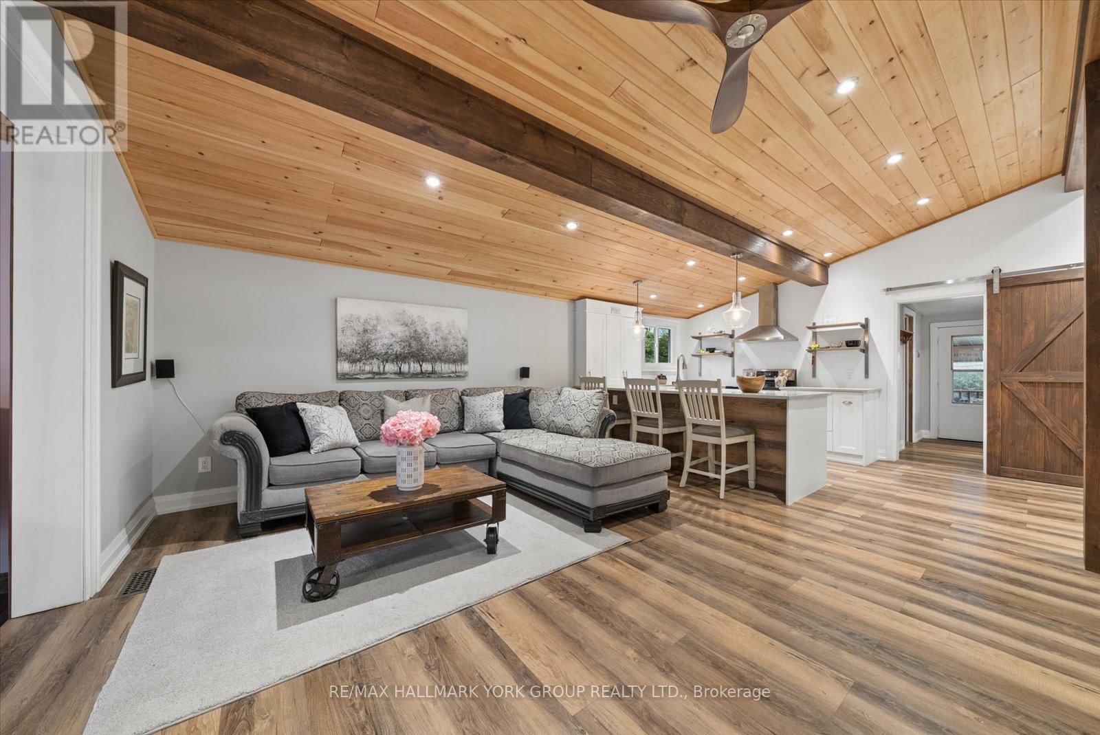 836 CRESCENT BEACH ROAD Image 13