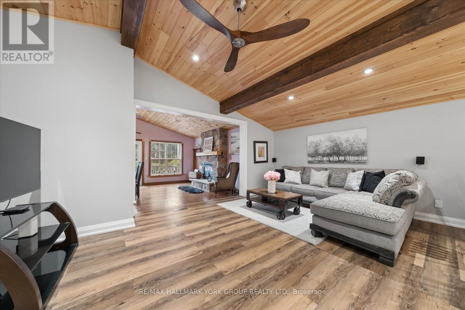 836 CRESCENT BEACH ROAD Image 14