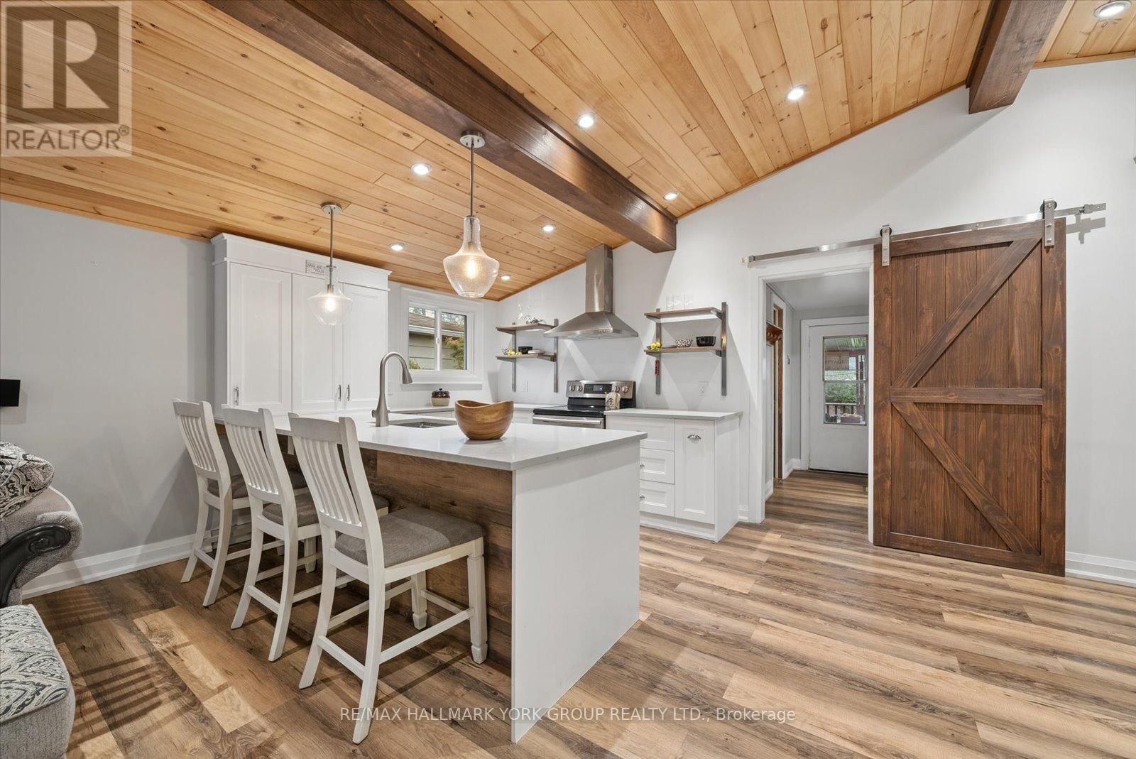 836 CRESCENT BEACH ROAD Image 15