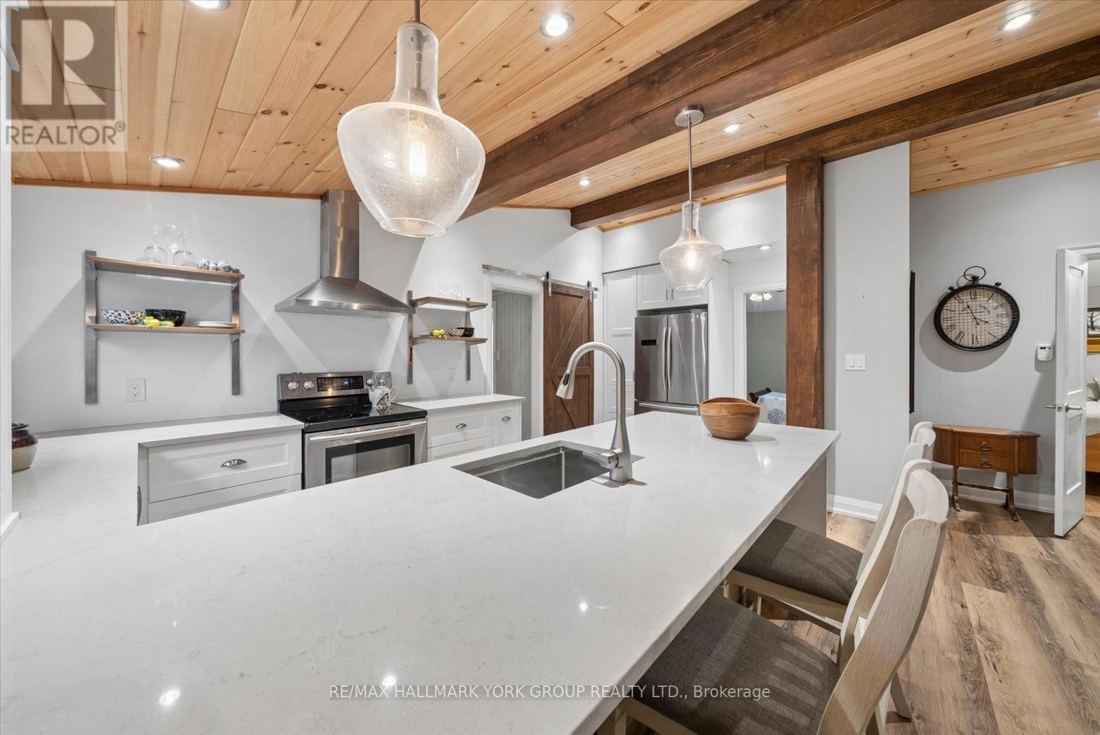 836 CRESCENT BEACH ROAD Image 18