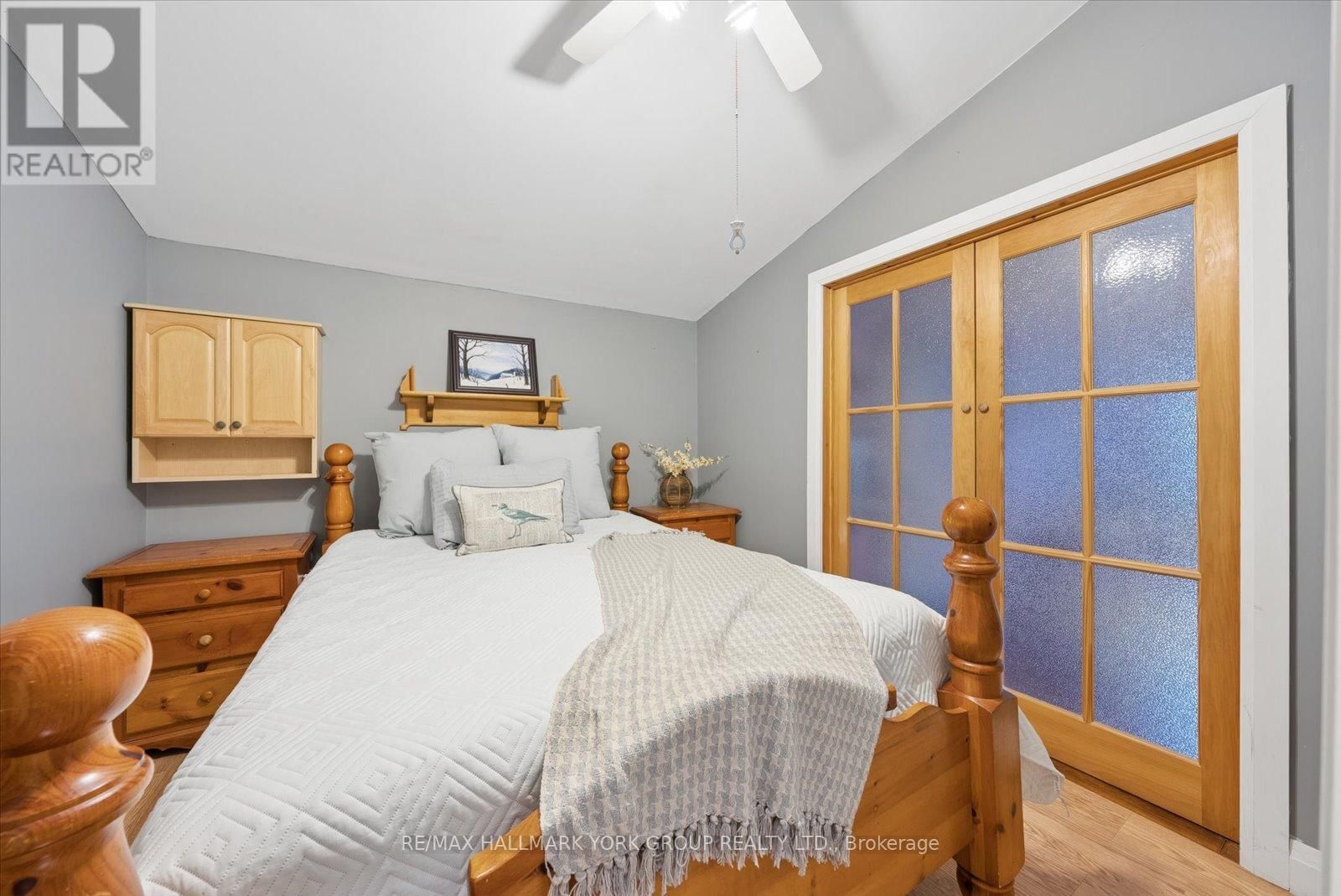 836 CRESCENT BEACH ROAD Image 19