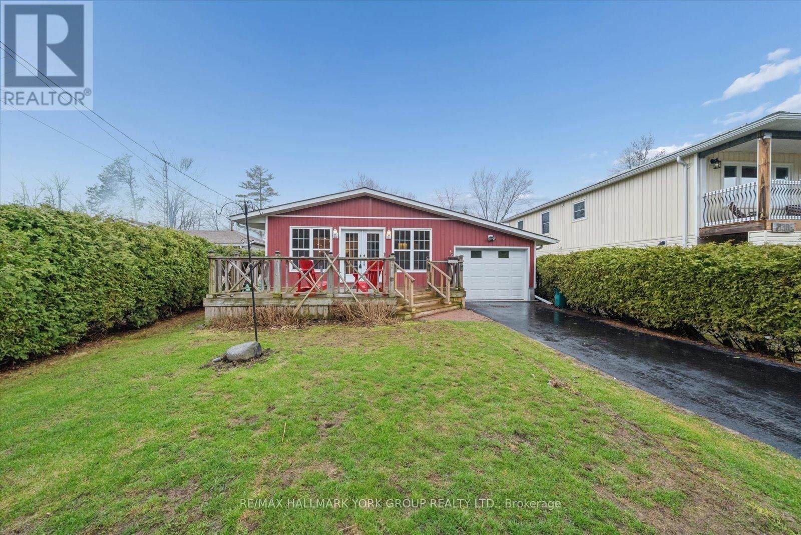 836 CRESCENT BEACH ROAD Image 2