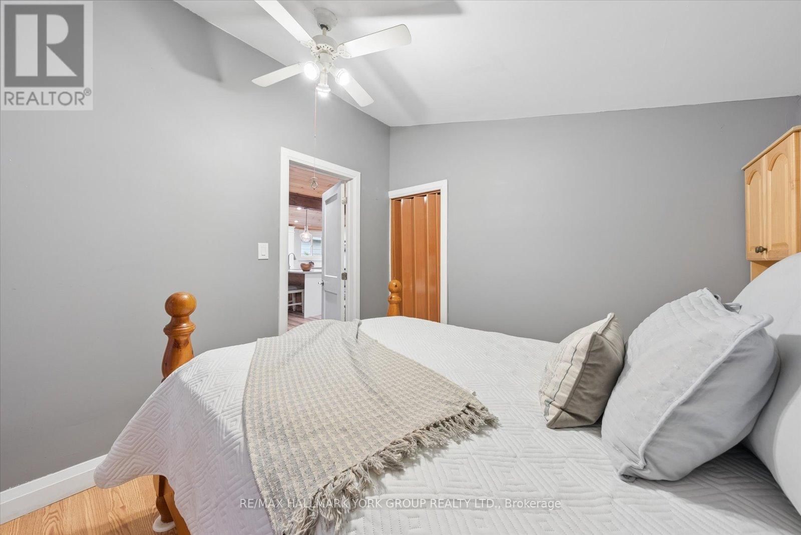 836 CRESCENT BEACH ROAD Image 20