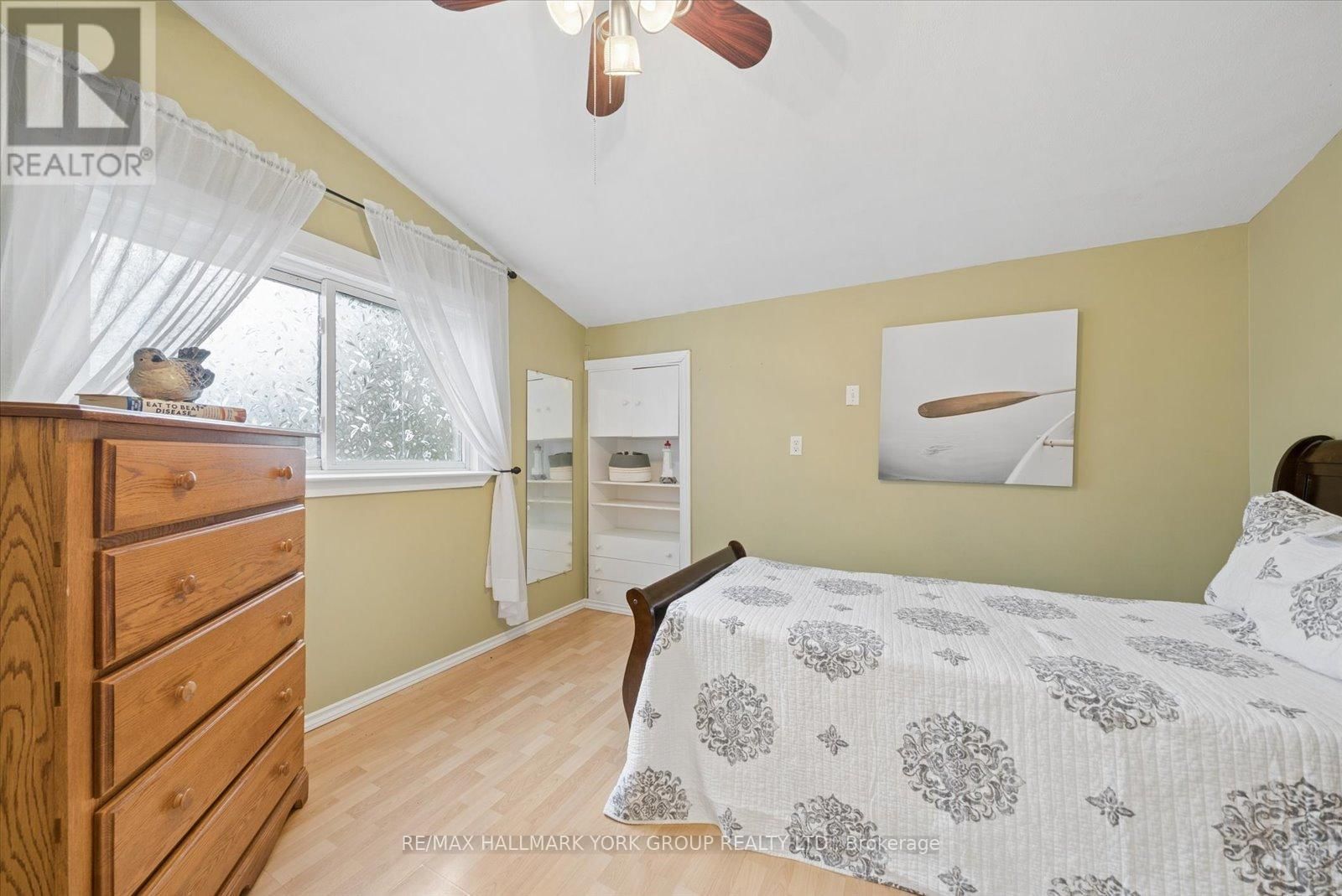 836 CRESCENT BEACH ROAD Image 21