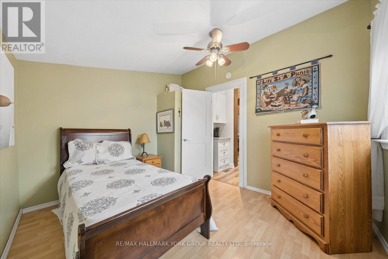 836 CRESCENT BEACH ROAD Image 22