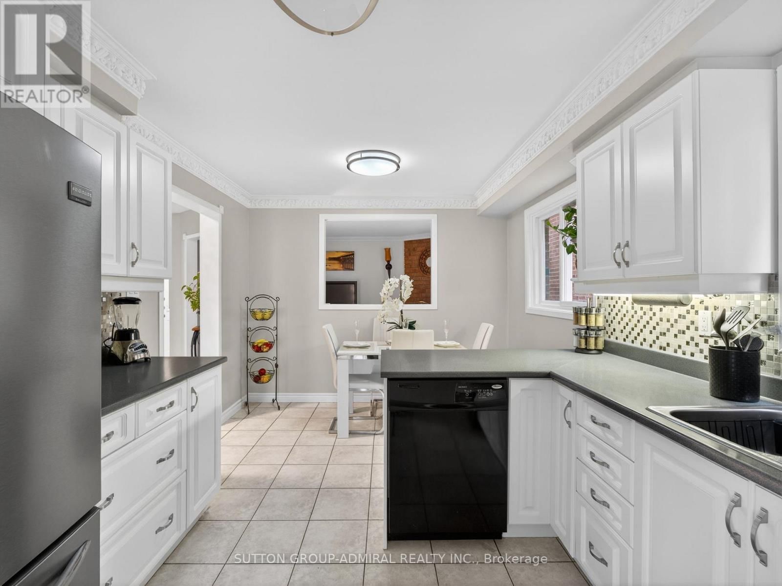 116 PATRICE CRESCENT Image 11