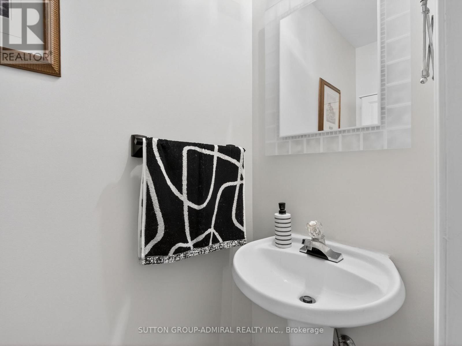 116 PATRICE CRESCENT Image 24