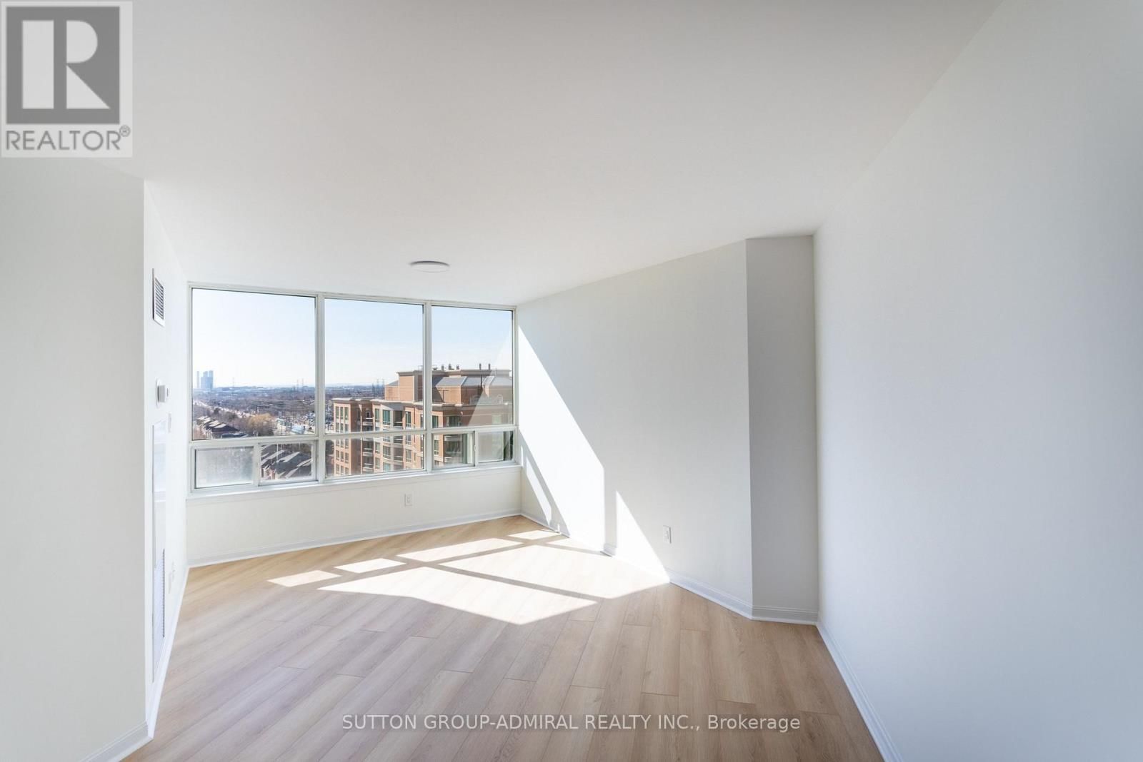 1206 - 120 PROMENADE CIRCLE Image 4