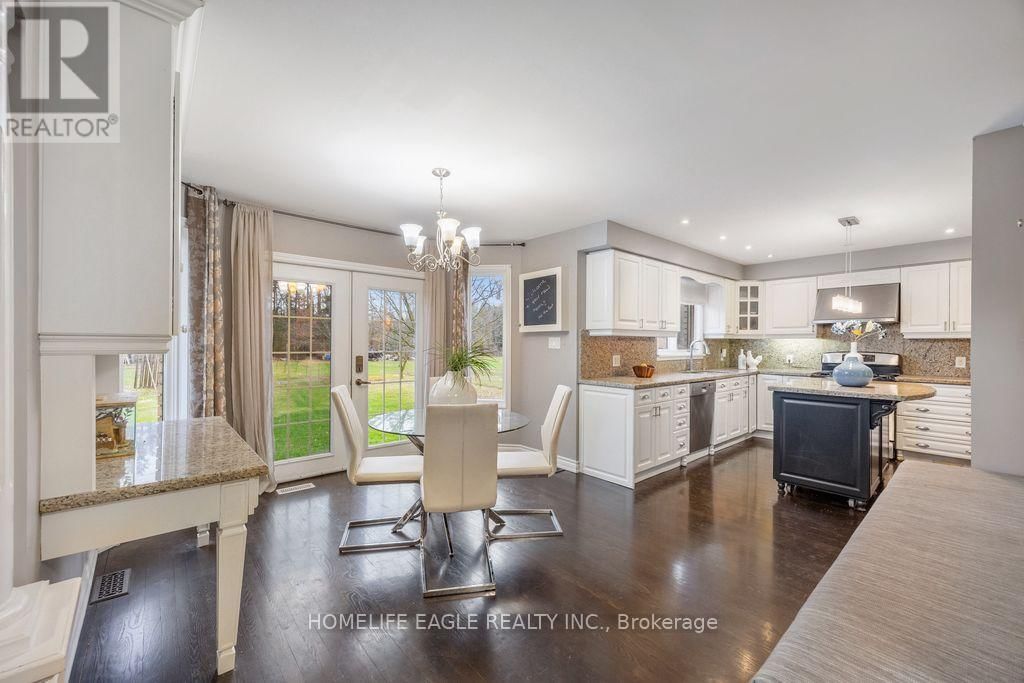 20286 YONGE STREET Image 11