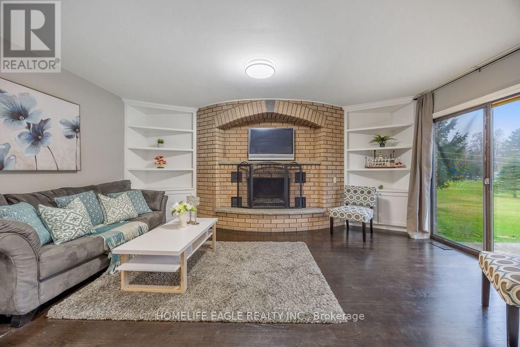 20286 YONGE STREET Image 13